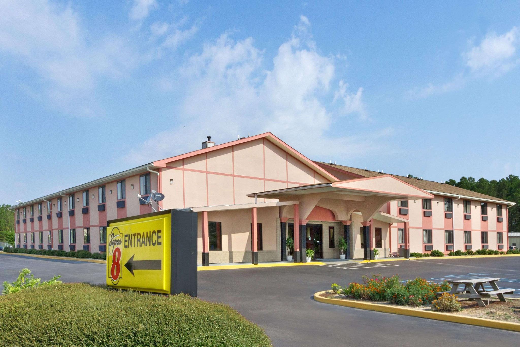 Super 8 By Wyndham Waycross Ga Motel Екстериор снимка