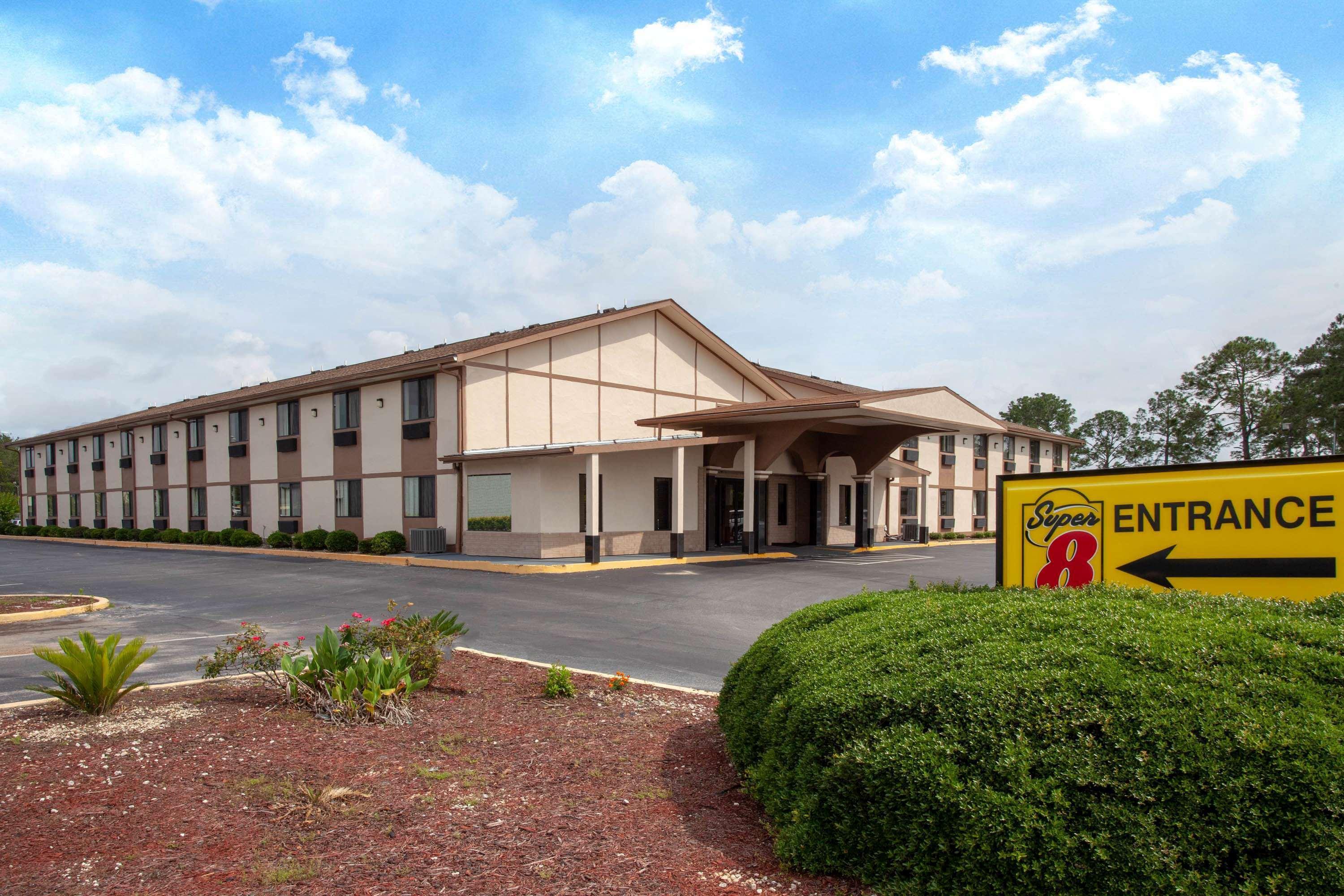 Super 8 By Wyndham Waycross Ga Motel Екстериор снимка