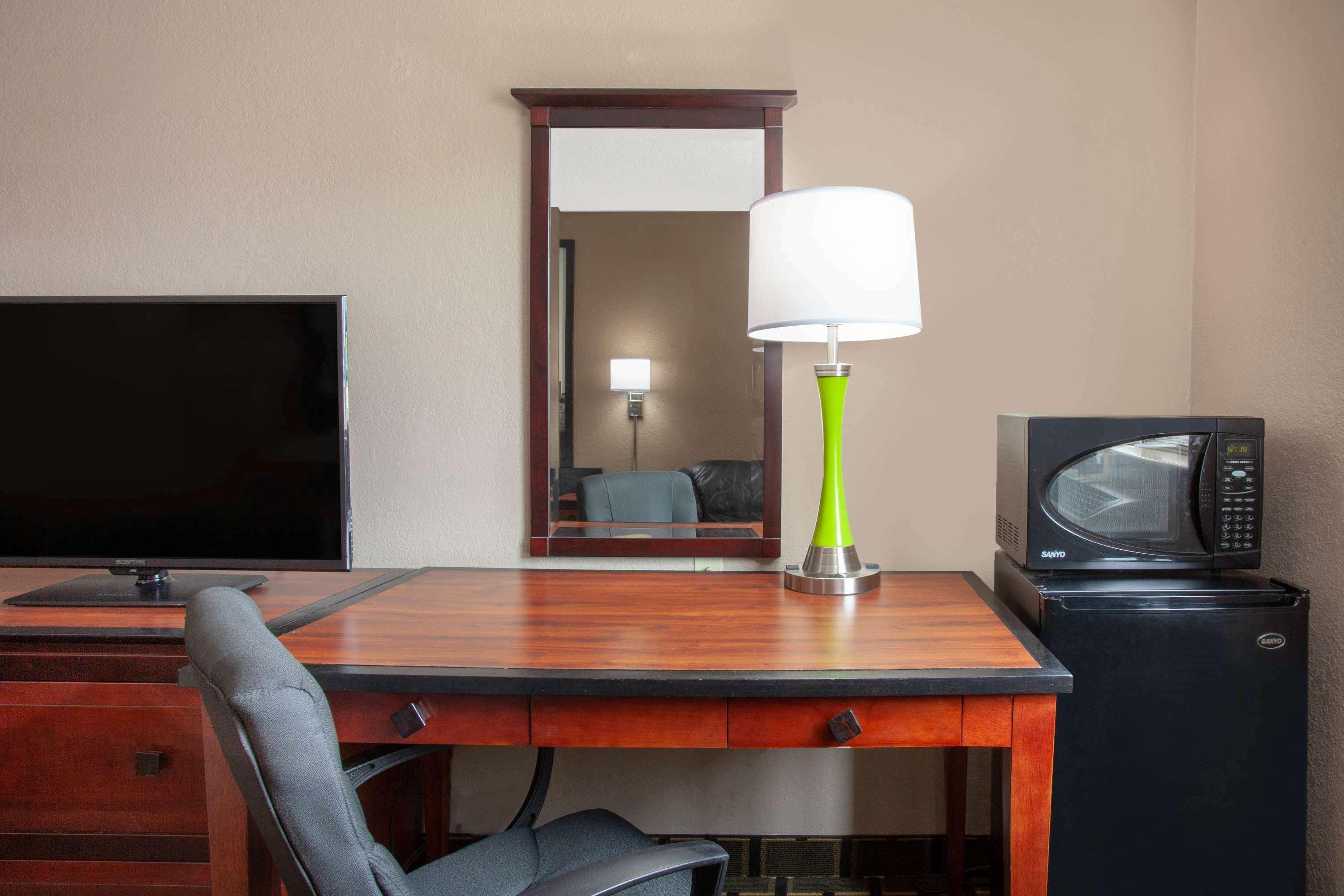 Super 8 By Wyndham Waycross Ga Motel Екстериор снимка