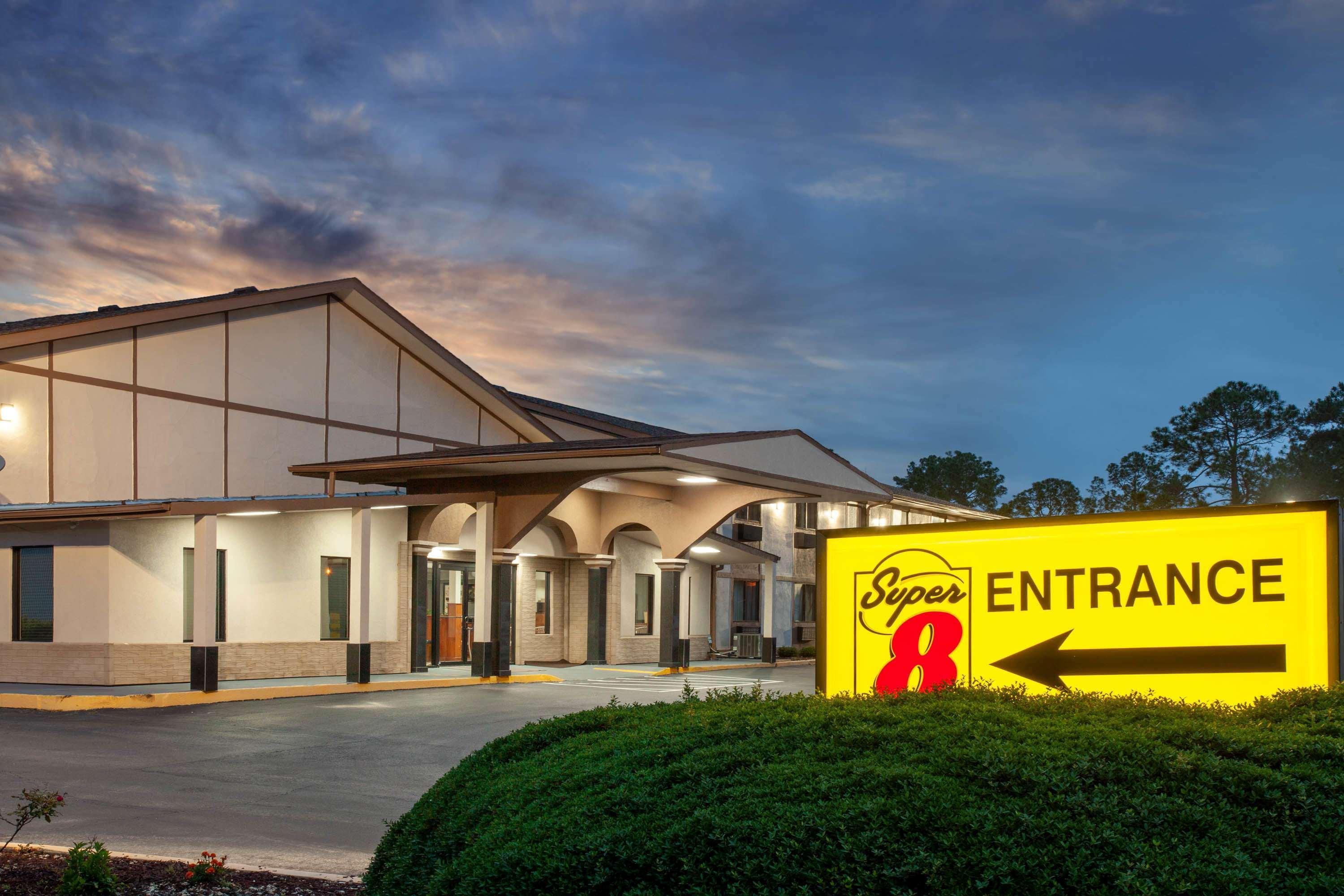 Super 8 By Wyndham Waycross Ga Motel Екстериор снимка