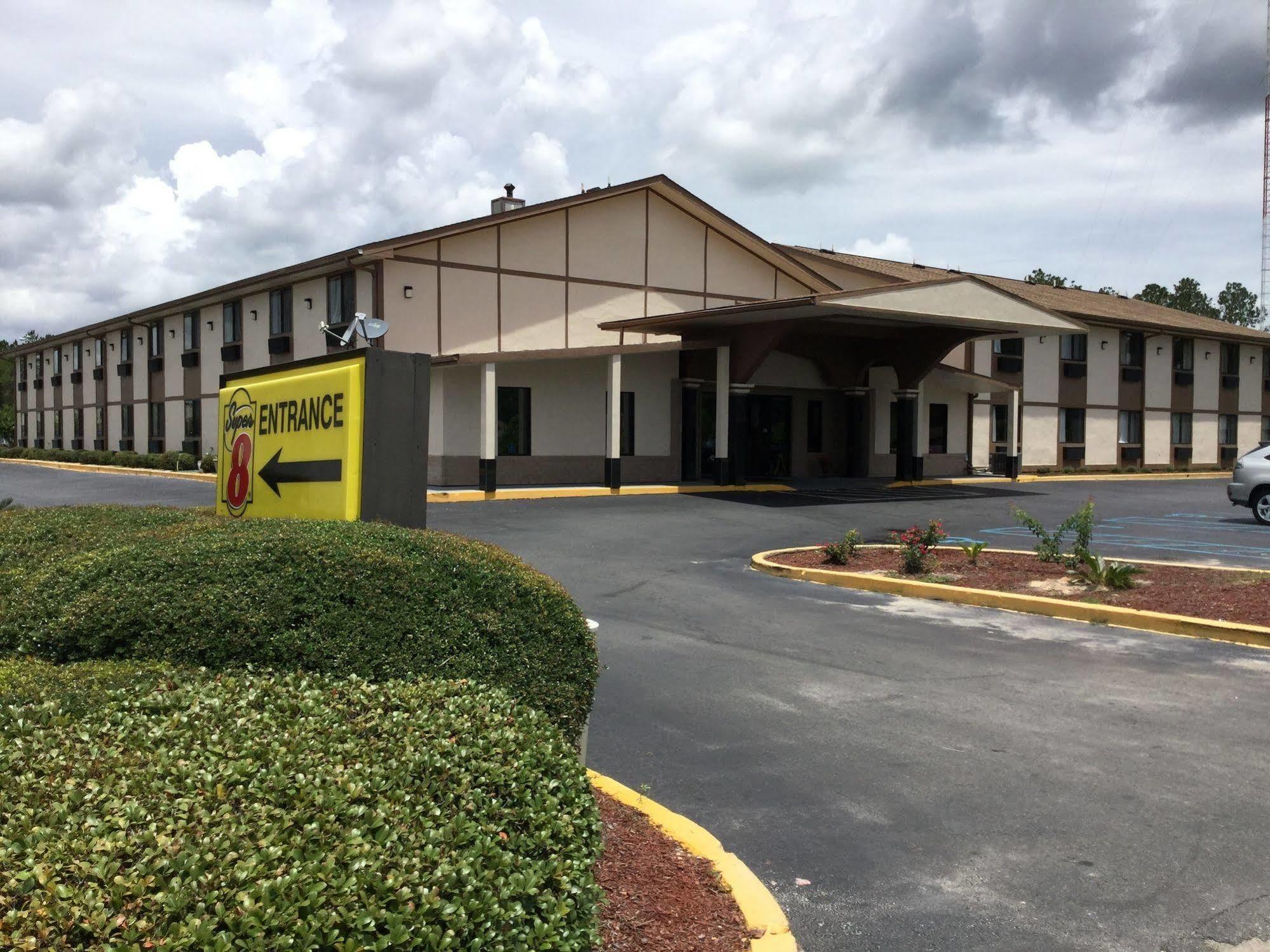 Super 8 By Wyndham Waycross Ga Motel Екстериор снимка