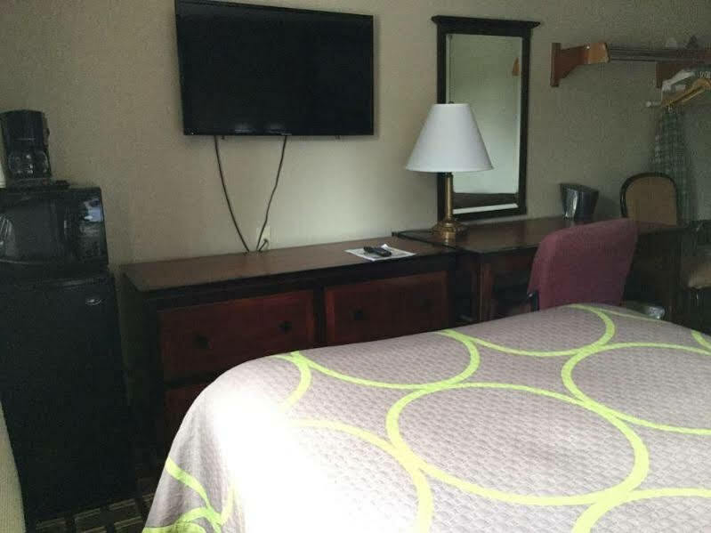 Super 8 By Wyndham Waycross Ga Motel Екстериор снимка